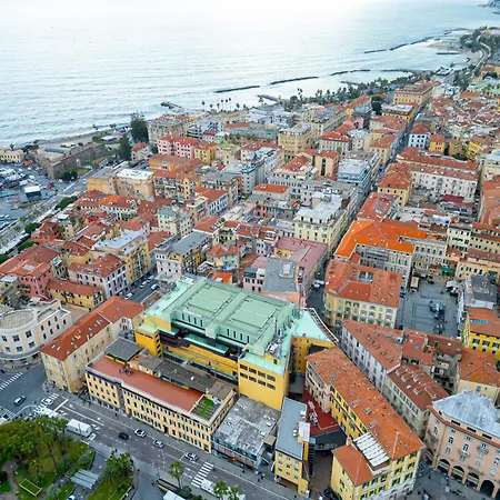 Casa Margot Affianco Teatro Ariston Lejlighed