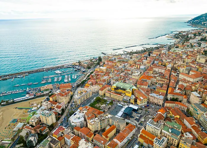 Casa Margot Affianco Teatro Ariston * Sanremo